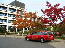 Krankentransporte mit puk minicar, hier vor dem Klinikum Goettingen.