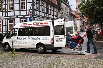 Die Alternative zum Taxi Goettingen: Ein Rollicar von puk minicar. Den Ford Transit haben wir allerdings nicht mehr im Einsatz. Ein aktuelles Bild folgt in Kürze.